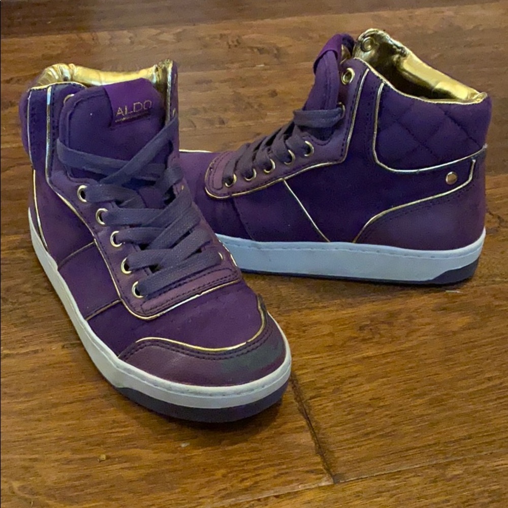 Tennis Shoe